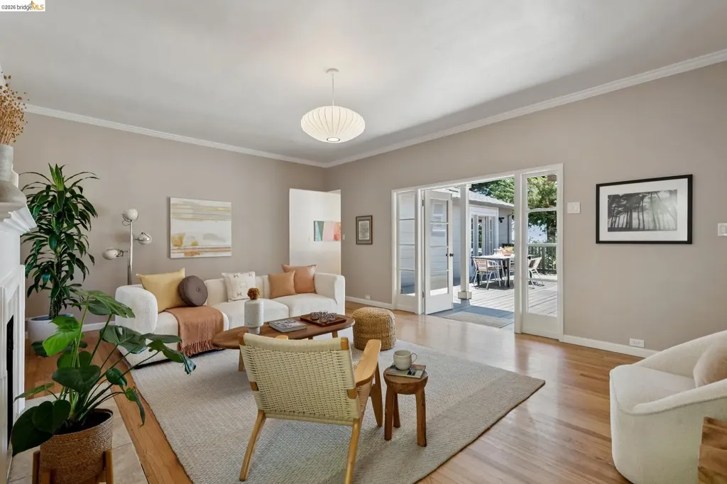 2339 Thackeray Drive Oakland CA 94611