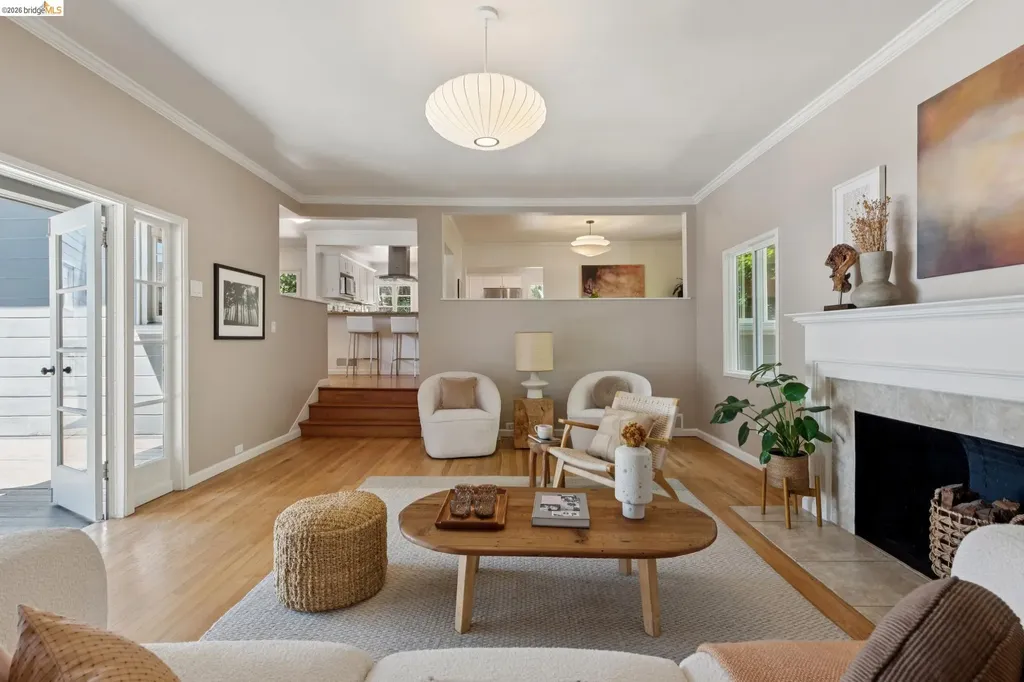 2339 Thackeray Drive Oakland CA 94611