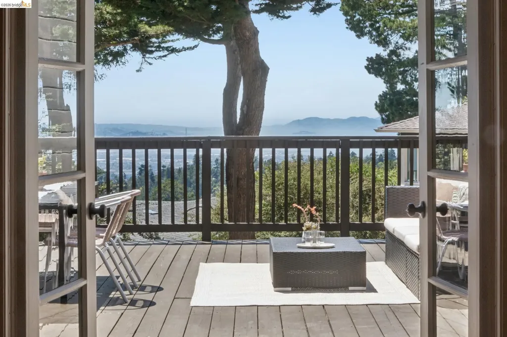 2339 Thackeray Drive Oakland CA 94611