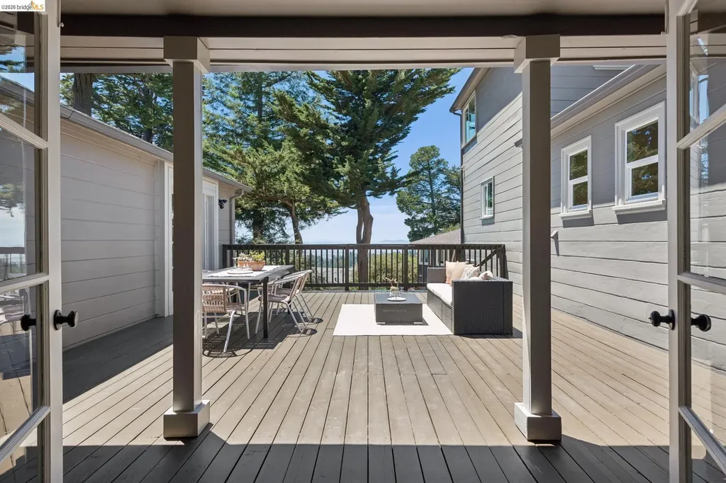 2339 Thackeray Drive Oakland CA 94611