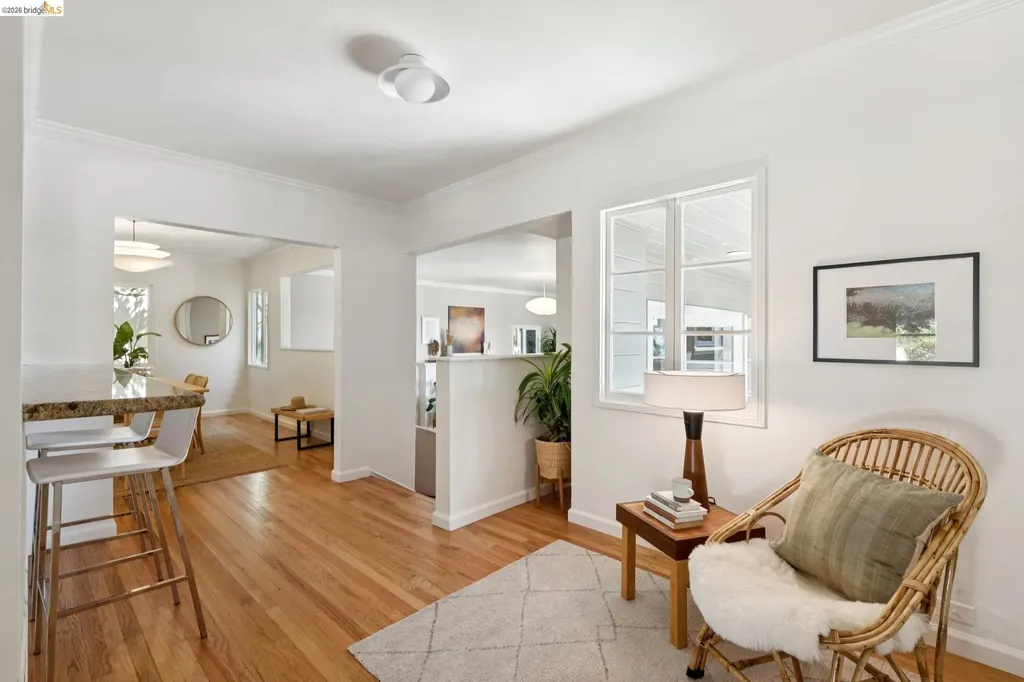 2339 Thackeray Drive Oakland CA 94611