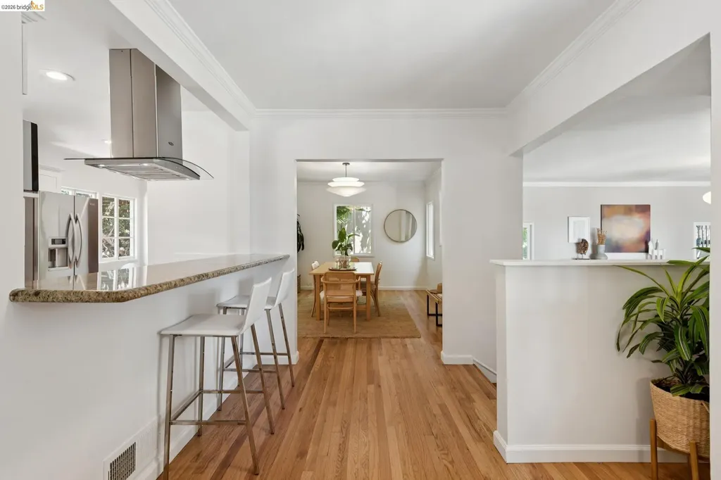 2339 Thackeray Drive Oakland CA 94611