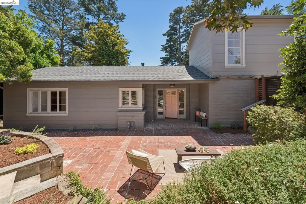 2339 Thackeray Drive Oakland CA 94611