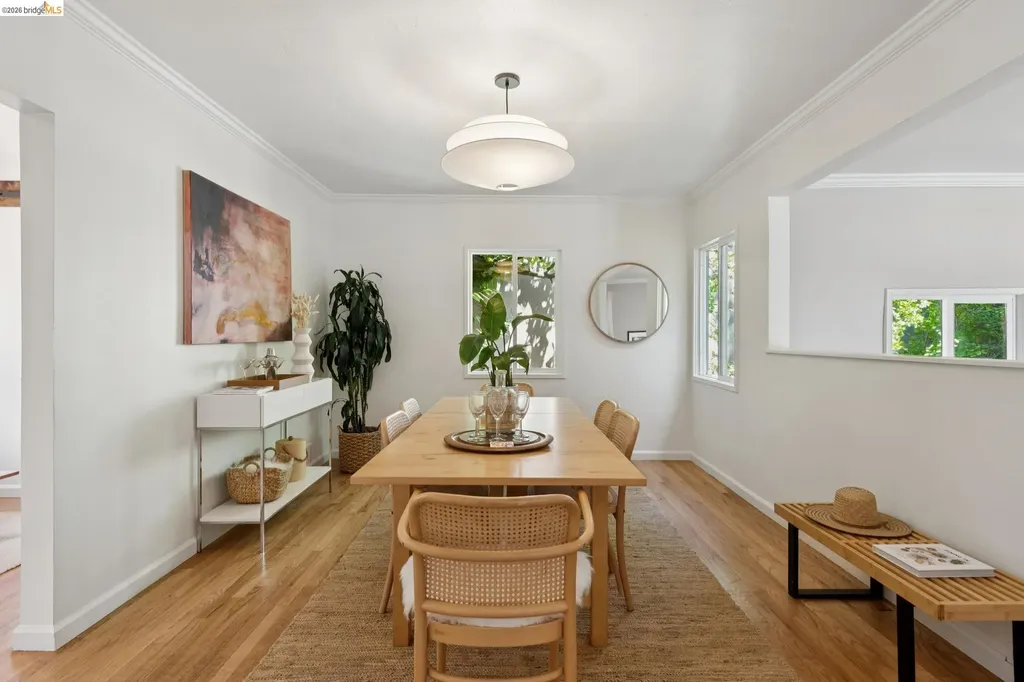 2339 Thackeray Drive Oakland CA 94611