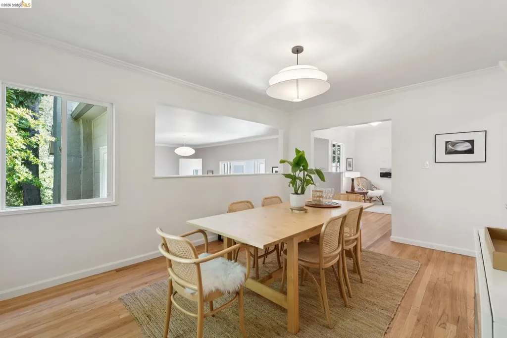 2339 Thackeray Drive Oakland CA 94611