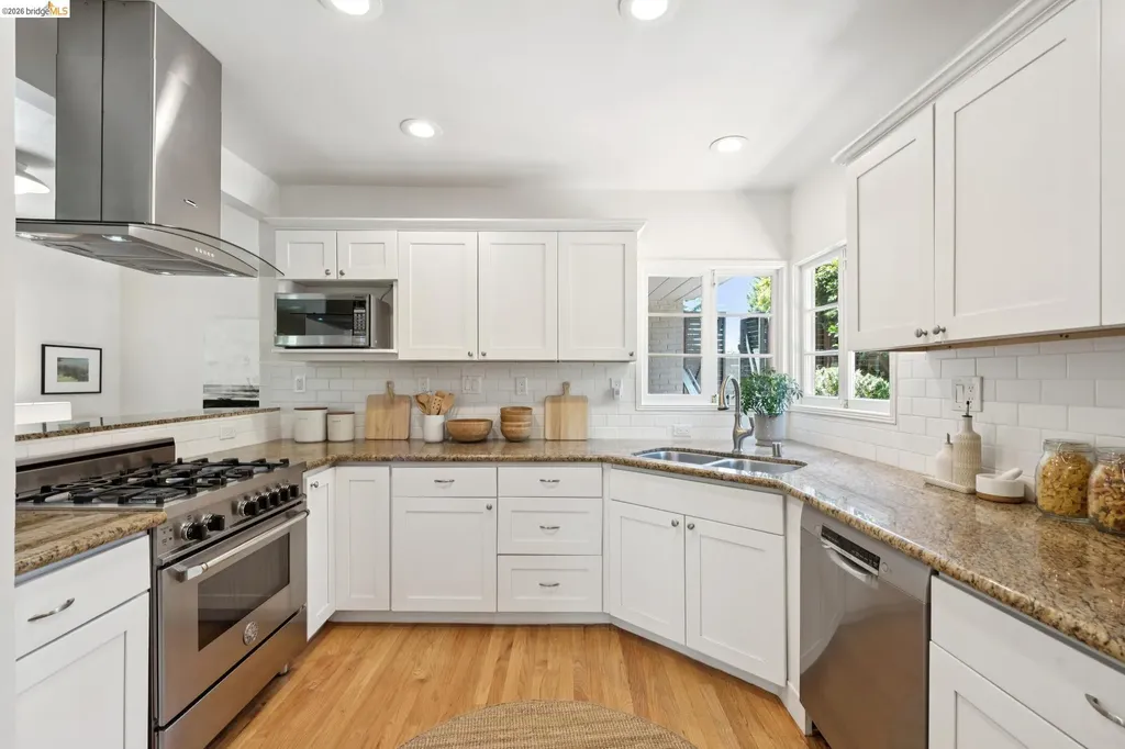 2339 Thackeray Drive Oakland CA 94611