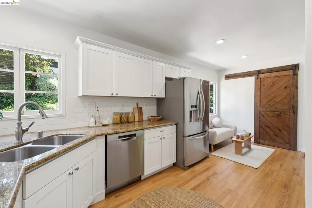 2339 Thackeray Drive Oakland CA 94611