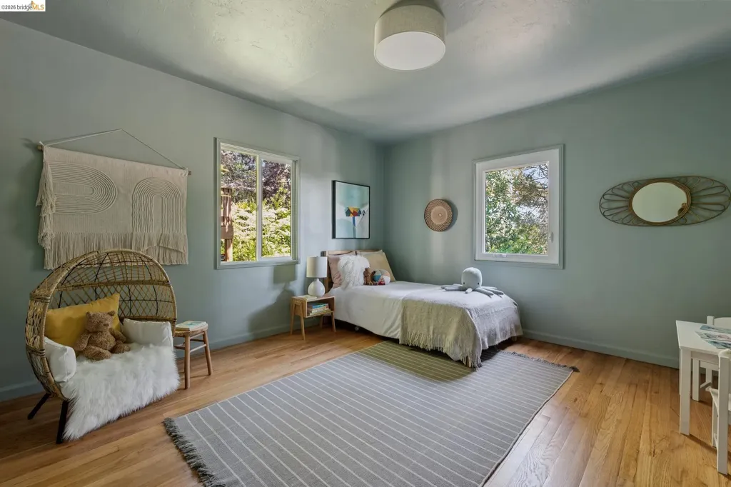 2339 Thackeray Drive Oakland CA 94611