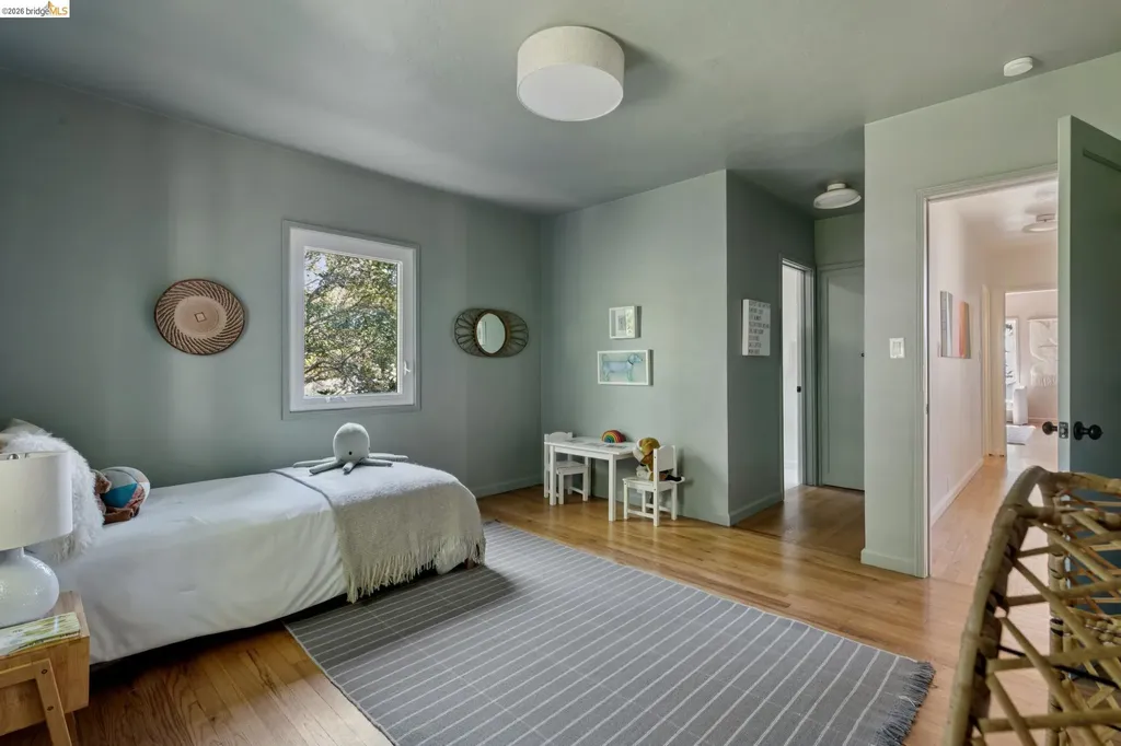 2339 Thackeray Drive Oakland CA 94611