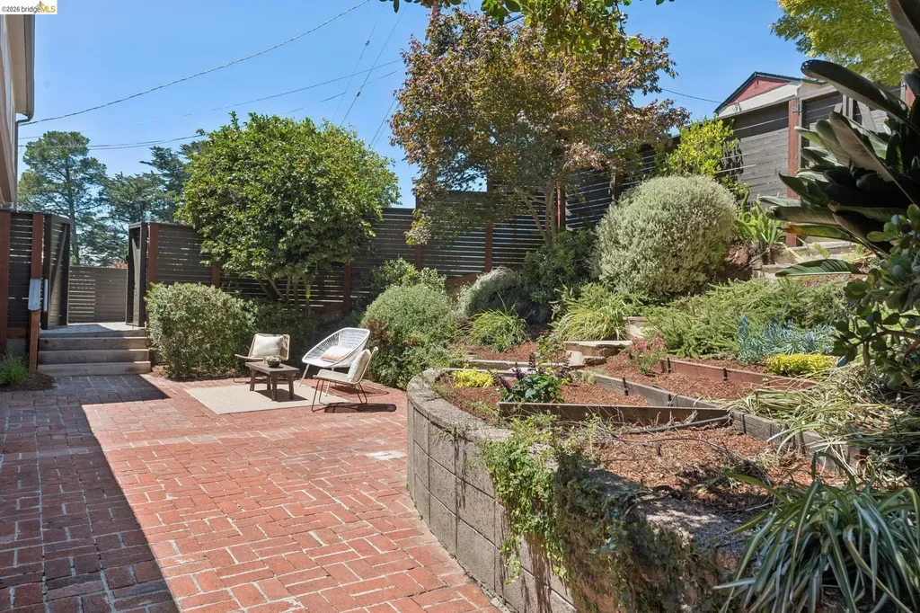 2339 Thackeray Drive Oakland CA 94611