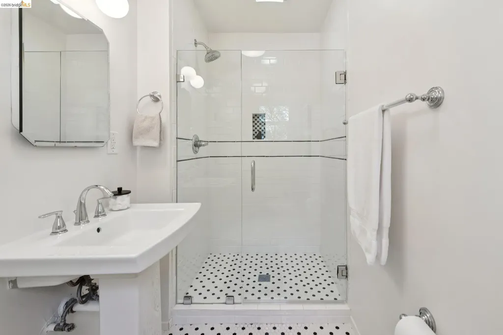 2339 Thackeray Drive Oakland CA 94611