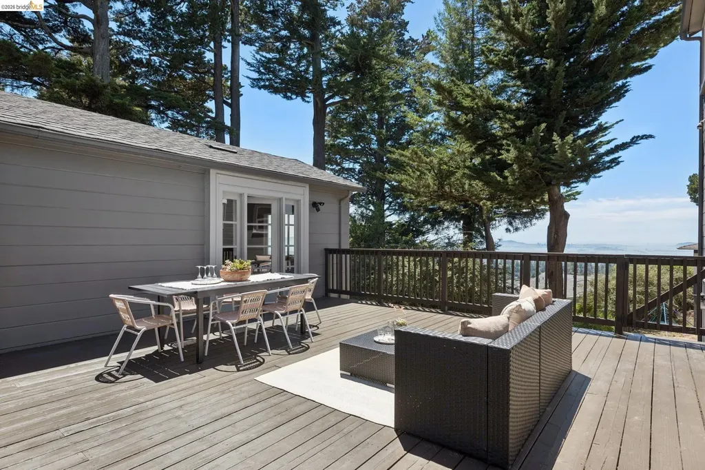 2339 Thackeray Drive Oakland CA 94611