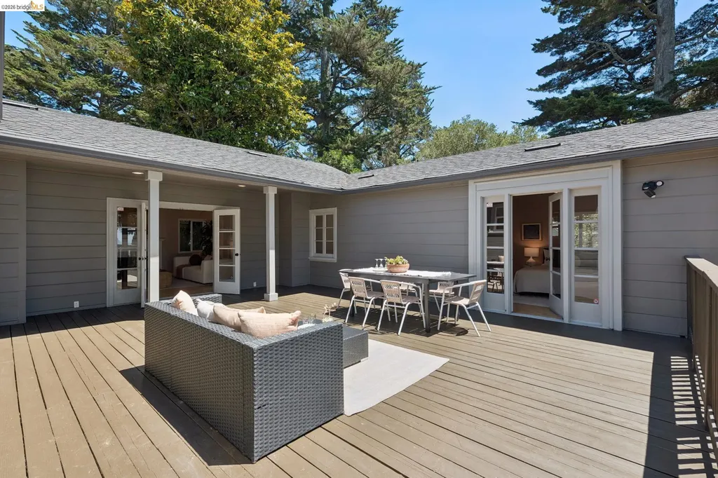 2339 Thackeray Drive Oakland CA 94611