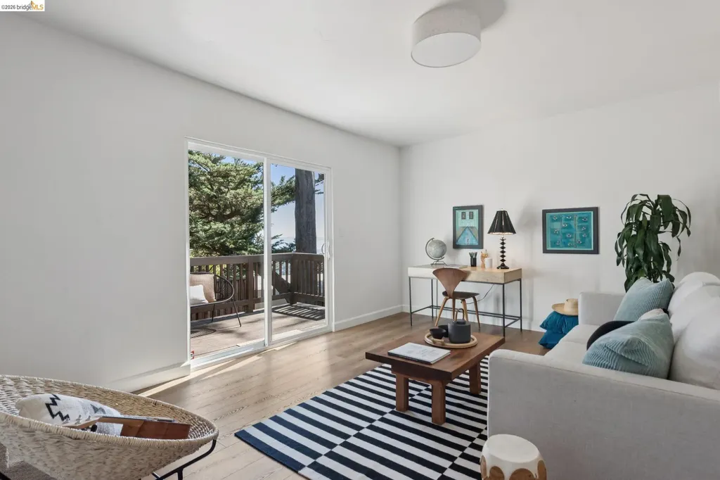 2339 Thackeray Drive Oakland CA 94611