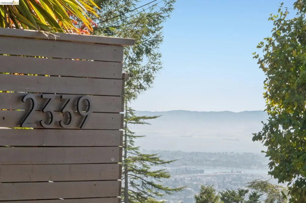 2339 Thackeray Drive Oakland CA 94611