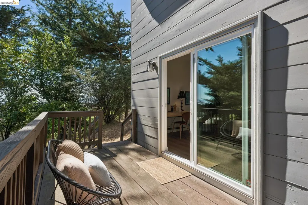 2339 Thackeray Drive Oakland CA 94611