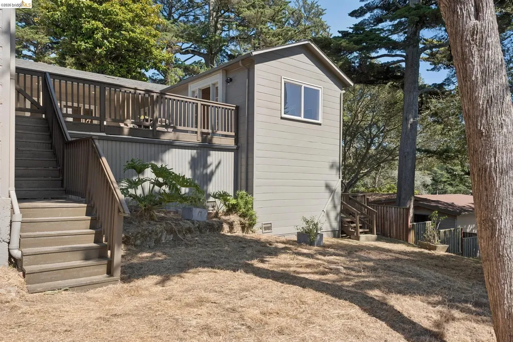 2339 Thackeray Drive Oakland CA 94611