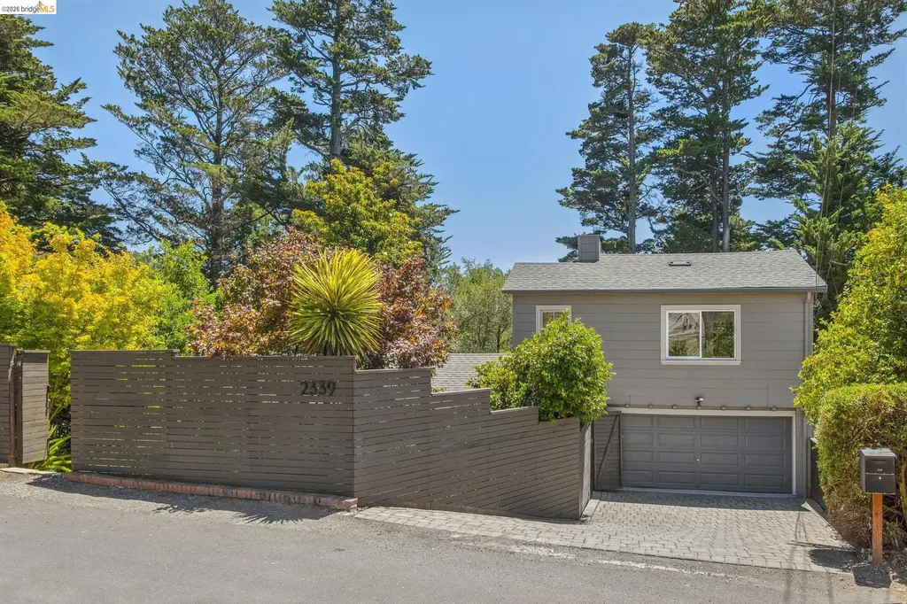 2339 Thackeray Drive Oakland CA 94611