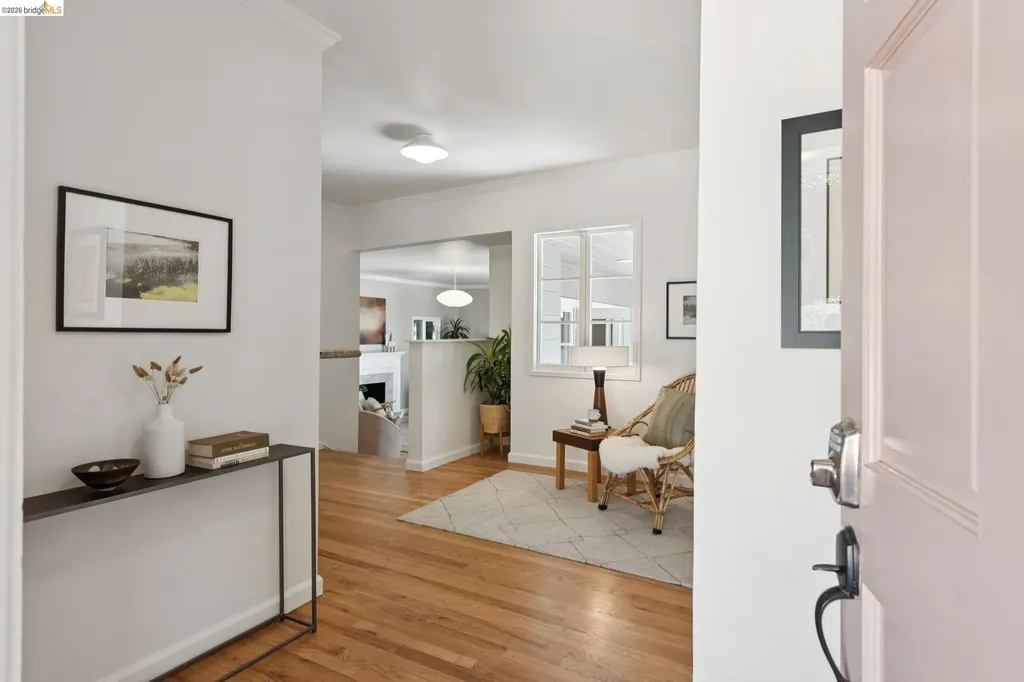 2339 Thackeray Drive Oakland CA 94611