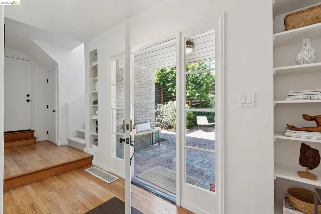 2339 Thackeray Drive Oakland CA 94611