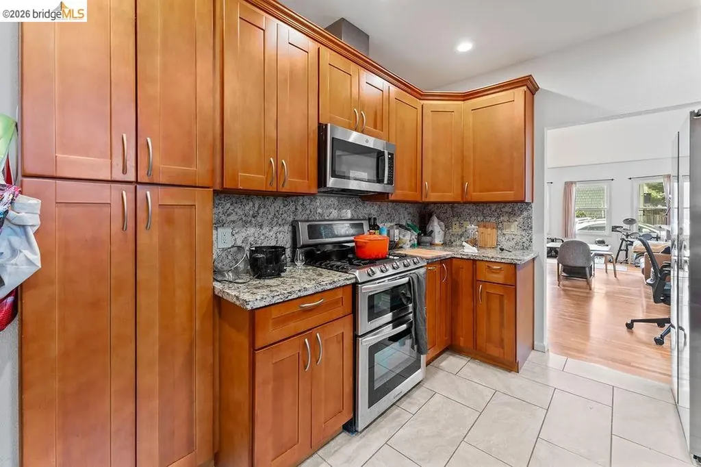 74 Pearl Street Oakland CA 94611