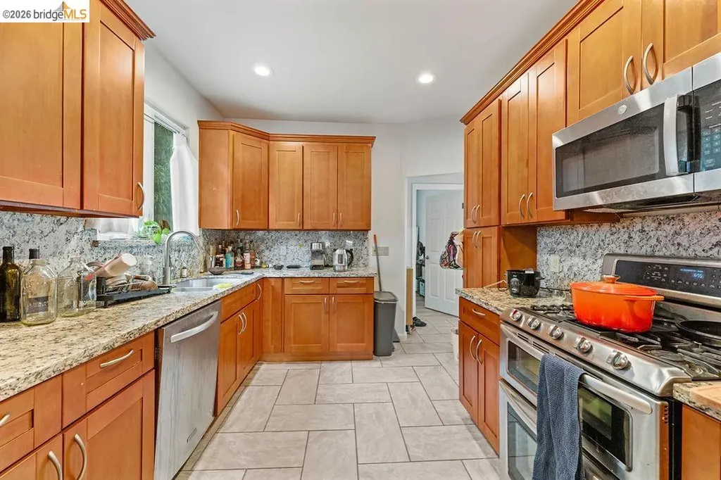 74 Pearl Street Oakland CA 94611