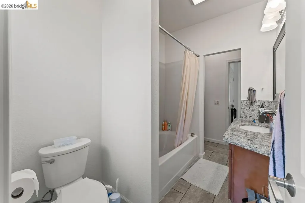 74 Pearl Street Oakland CA 94611
