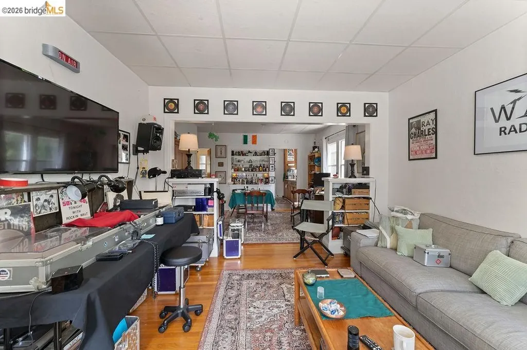 74 Pearl Street Oakland CA 94611
