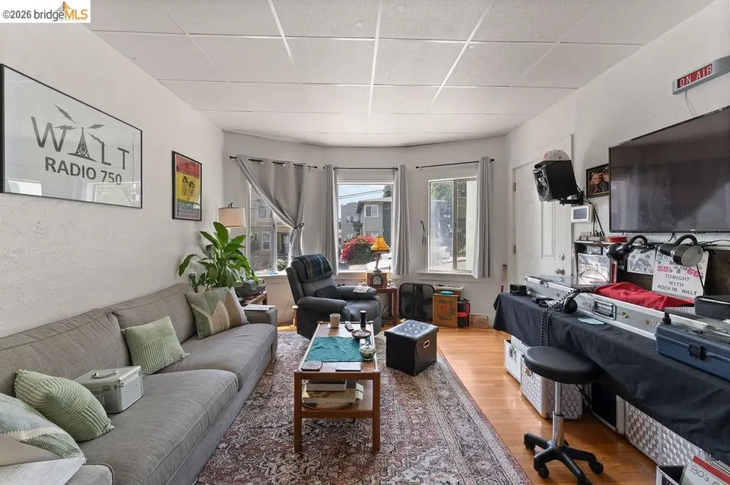 74 Pearl Street Oakland CA 94611