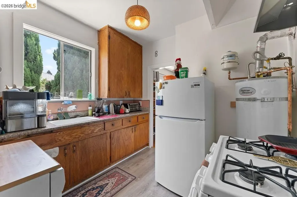 74 Pearl Street Oakland CA 94611