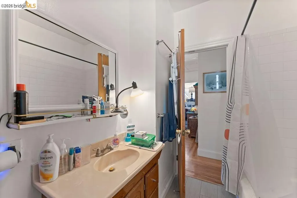 74 Pearl Street Oakland CA 94611