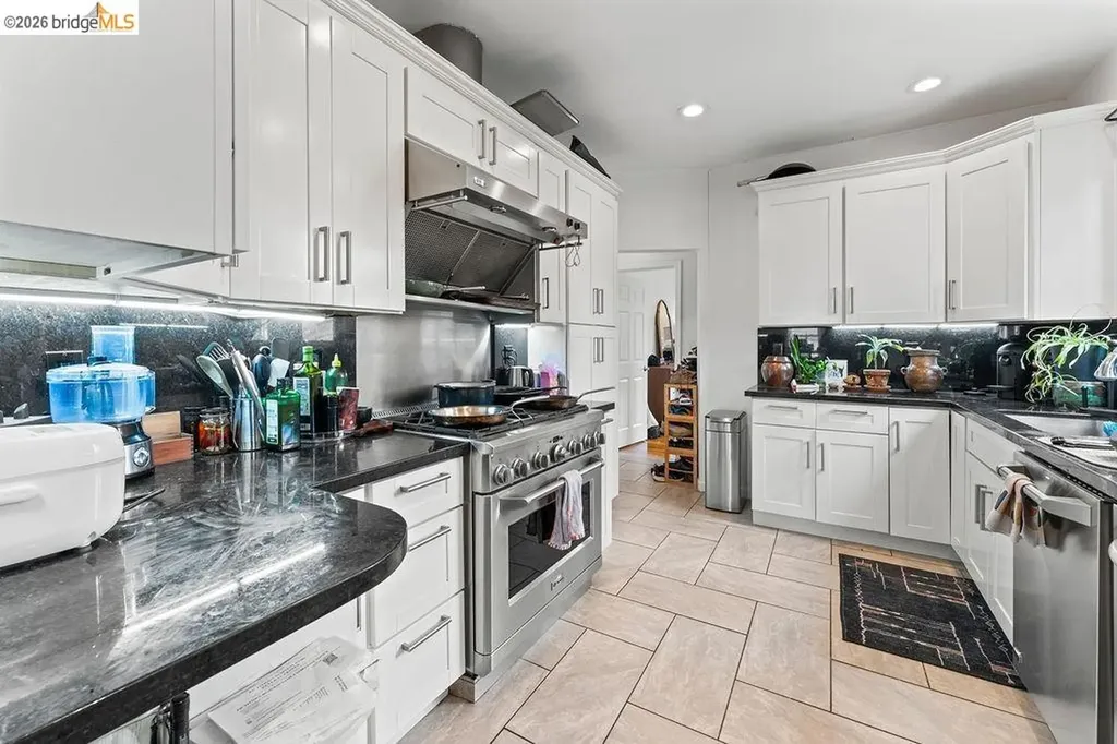74 Pearl Street Oakland CA 94611