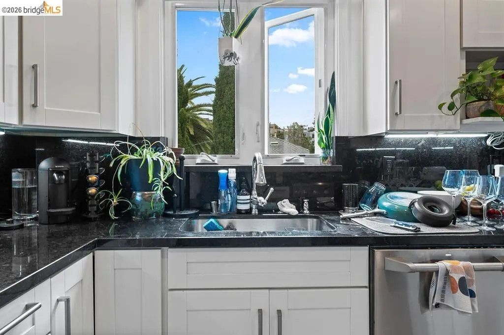 74 Pearl Street Oakland CA 94611