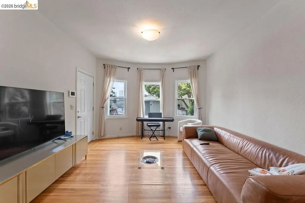 74 Pearl Street Oakland CA 94611