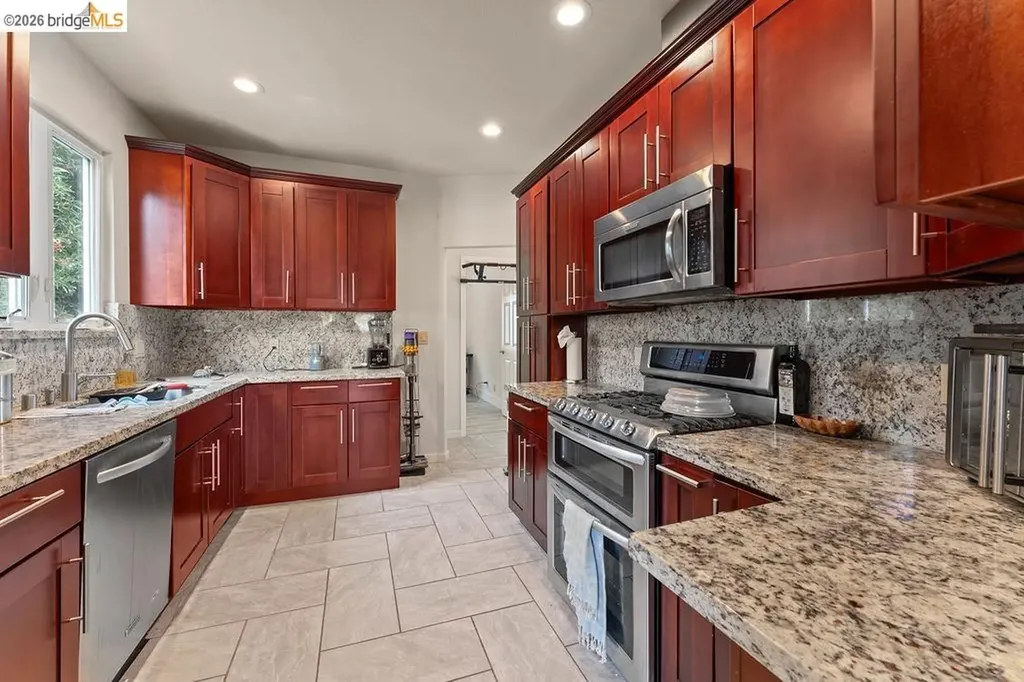 74 Pearl Street Oakland CA 94611