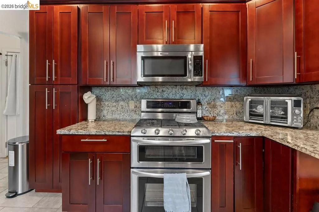 74 Pearl Street Oakland CA 94611