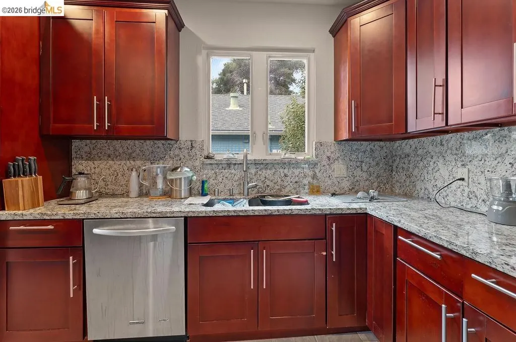 74 Pearl Street Oakland CA 94611