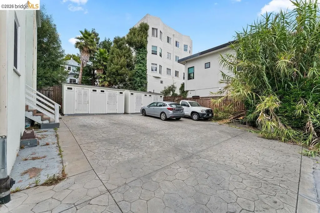 74 Pearl Street Oakland CA 94611