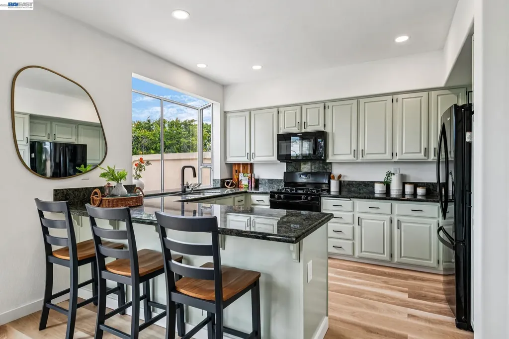 119 Diapian Bay Alameda CA 94502