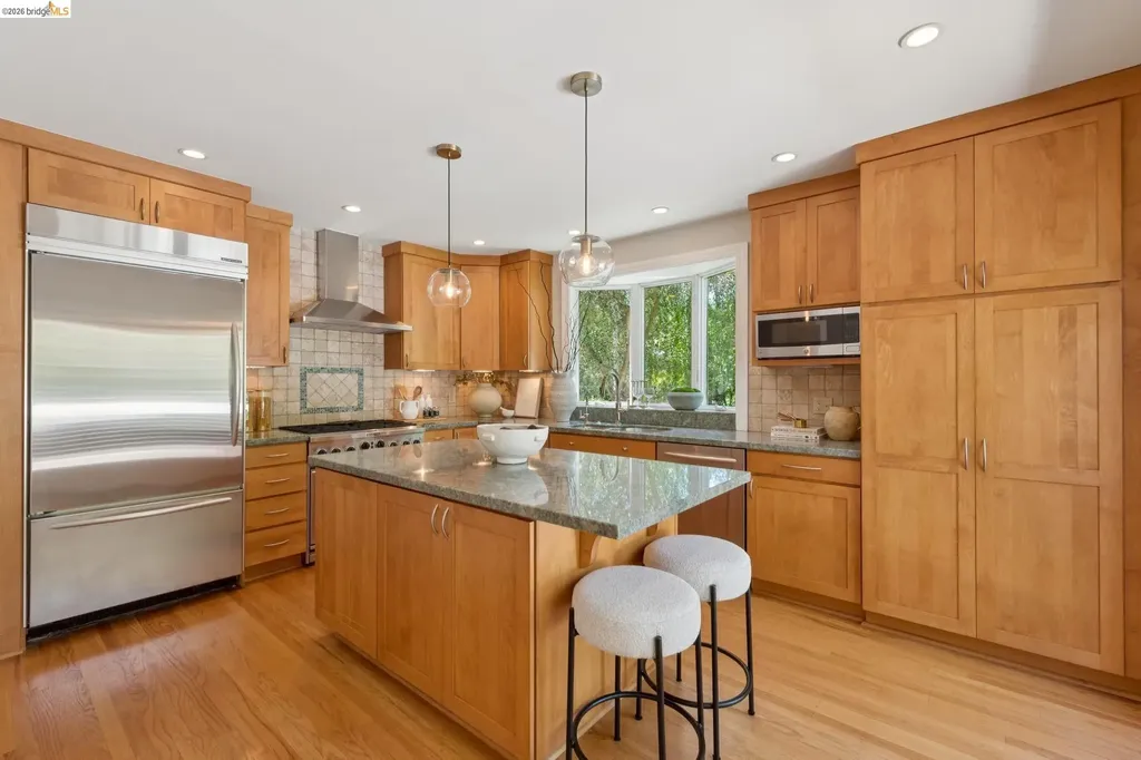 1849 Brentwood Road Oakland CA 94602