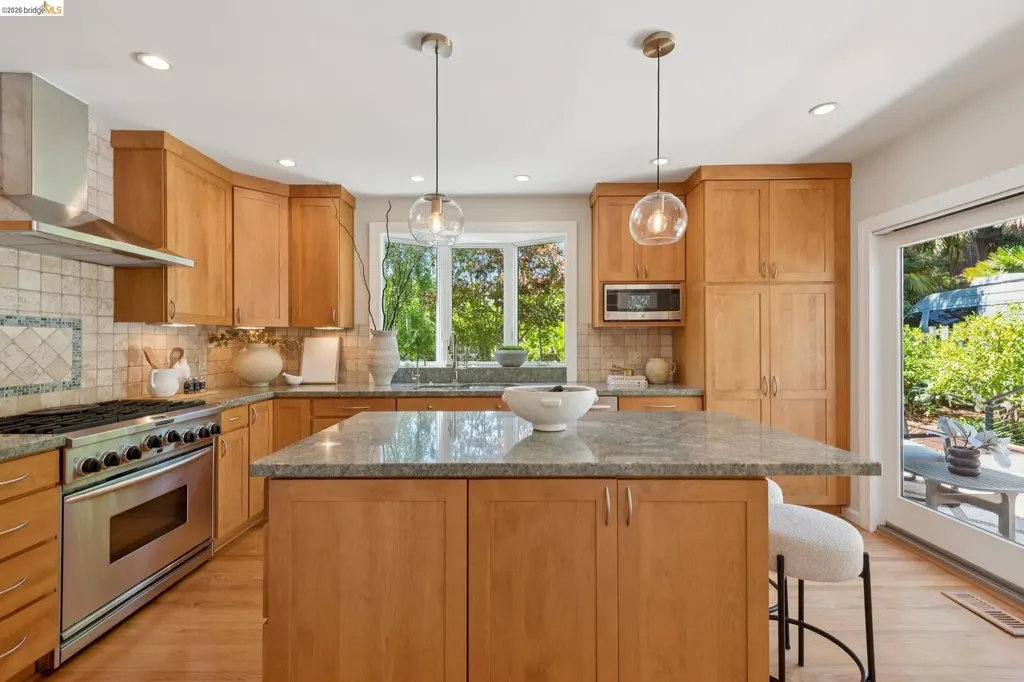 1849 Brentwood Road Oakland CA 94602