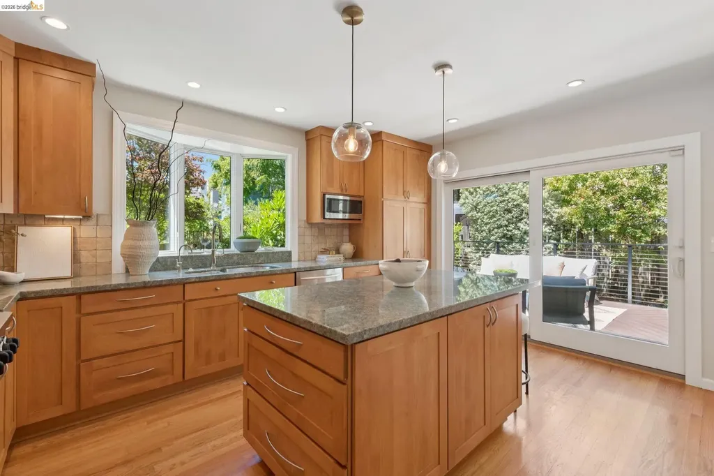 1849 Brentwood Road Oakland CA 94602