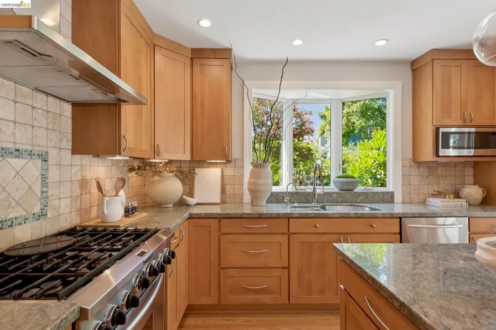 1849 Brentwood Road Oakland CA 94602