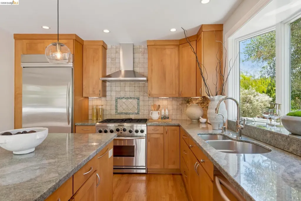 1849 Brentwood Road Oakland CA 94602