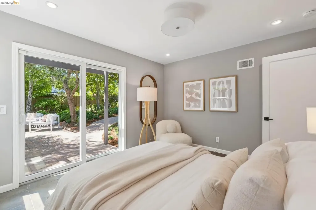 1849 Brentwood Road Oakland CA 94602