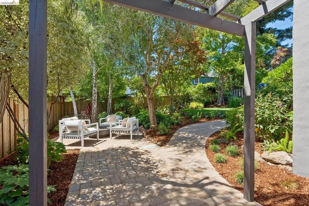 1849 Brentwood Road Oakland CA 94602