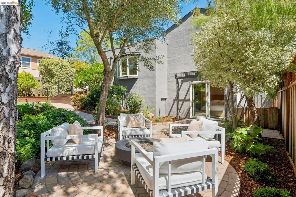 1849 Brentwood Road Oakland CA 94602
