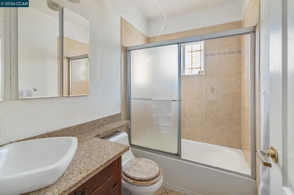 1031 70th Avenue Oakland CA 94621