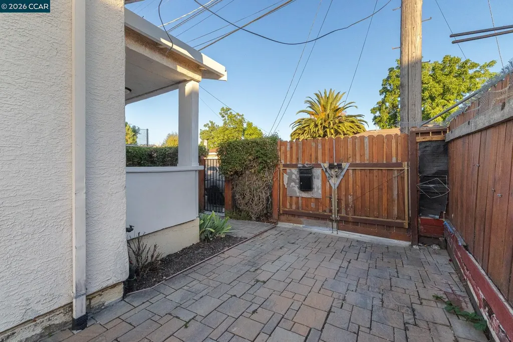 1031 70th Avenue Oakland CA 94621