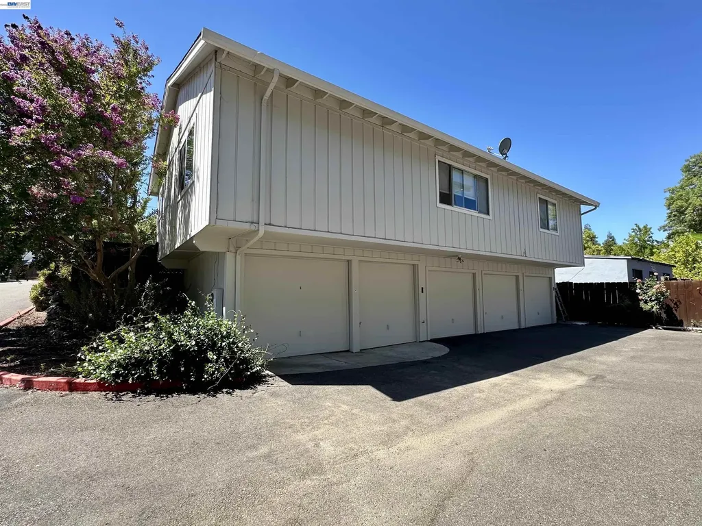 3851 Vineyard Avenue Pleasanton CA 94566
